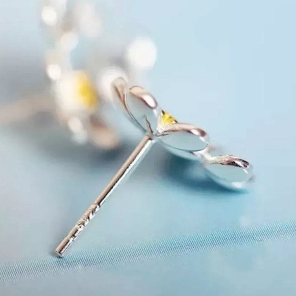 Flowers Sterling Silver .925K SS Post Earrings  New - Picture 4 of 4